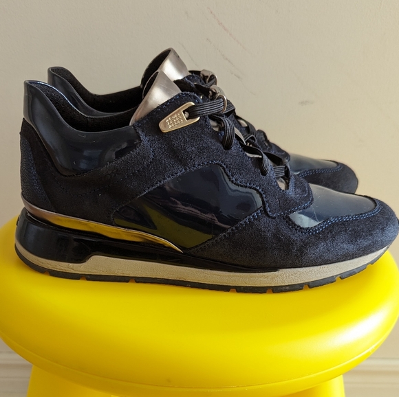 Gently used GEOX Navy Blue Sneakers size 5, EU 35 - Picture 5 of 11